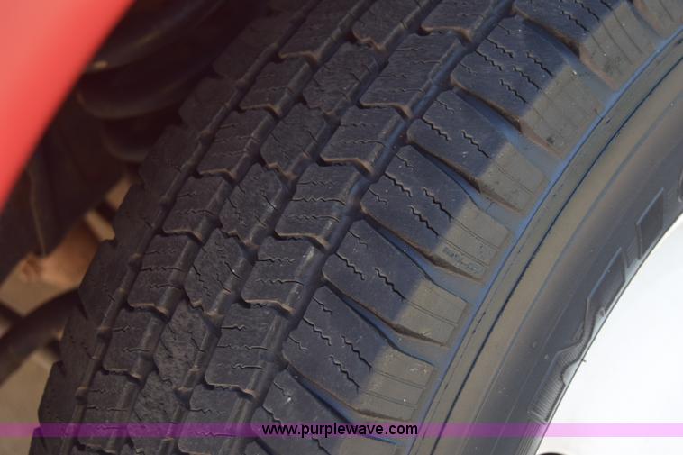 image for item J8114 2003 Ford 801 801 bus