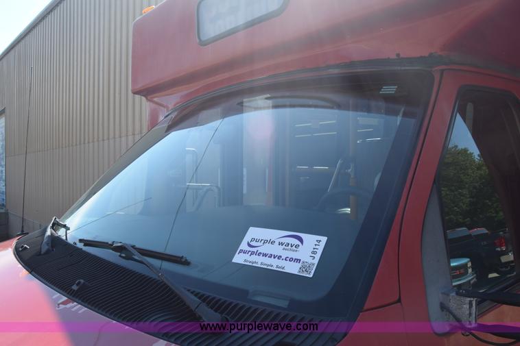image for item J8114 2003 Ford 801 801 bus