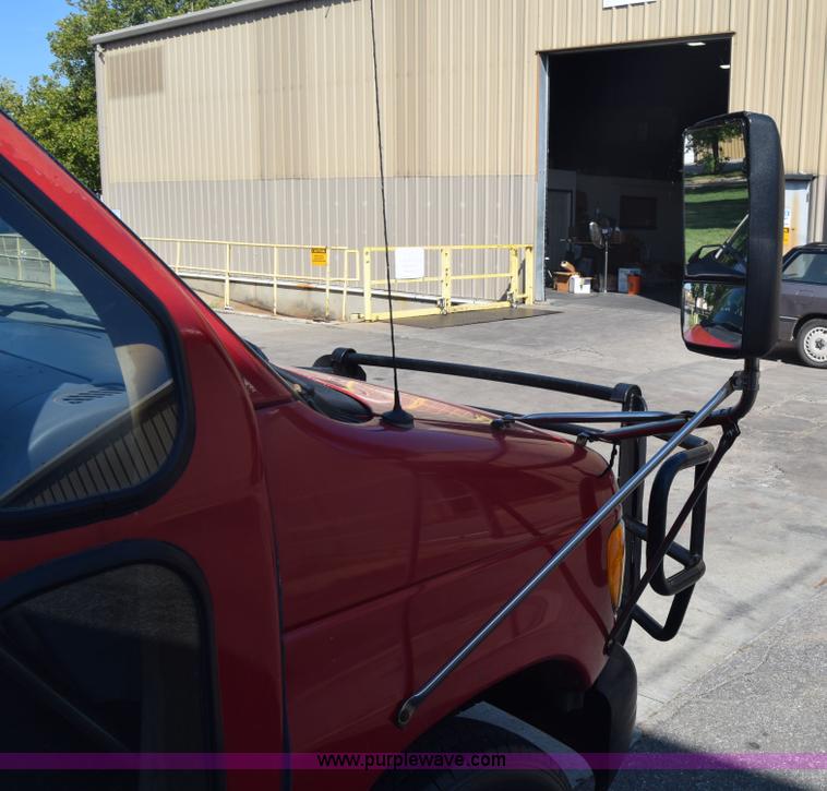 image for item J8114 2003 Ford 801 801 bus