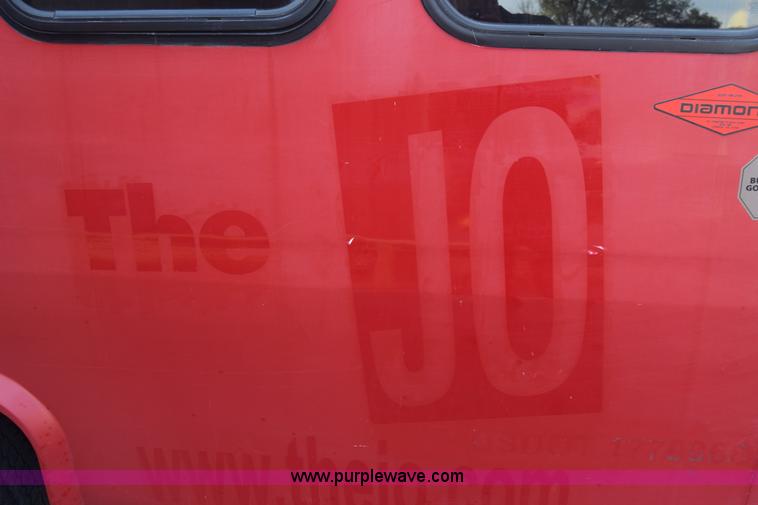 image for item J8114 2003 Ford 801 801 bus