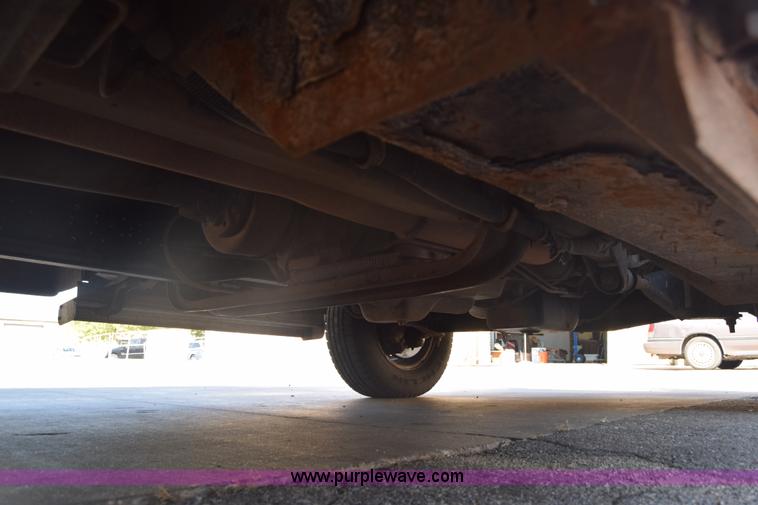 image for item J8114 2003 Ford 801 801 bus