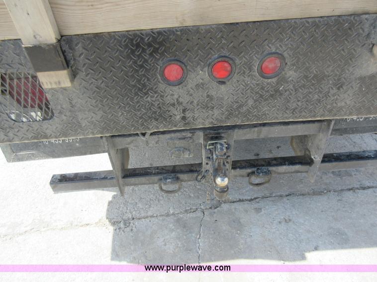 image for item J8668 2006 Ford F350 Super Duty flatbed pickup truck