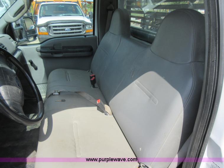 image for item J8668 2006 Ford F350 Super Duty flatbed pickup truck