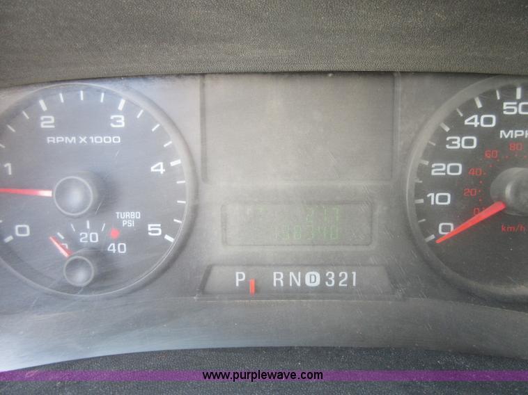 image for item J8668 2006 Ford F350 Super Duty flatbed pickup truck