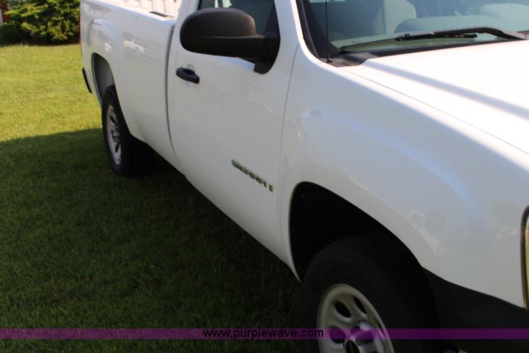 image for item K1147 2009 GMC Sierra 1500 pickup truck