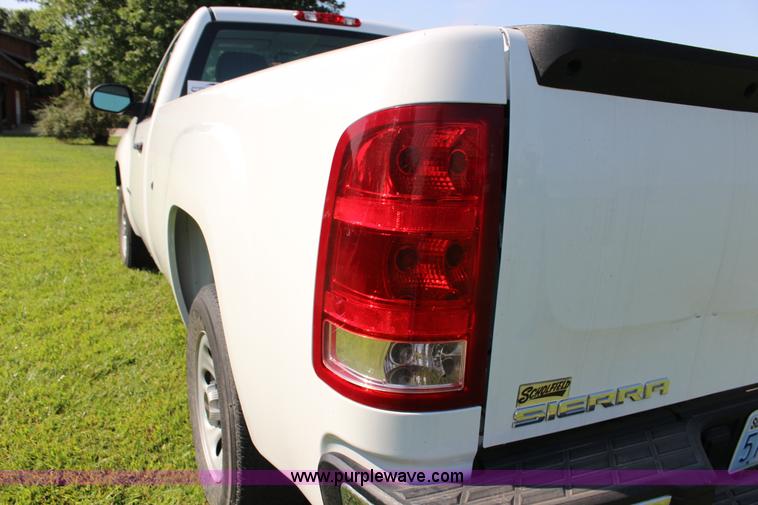 image for item K1147 2009 GMC Sierra 1500 pickup truck