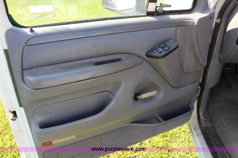 image for item K1149 1994 Ford F150 XLT pickup truck