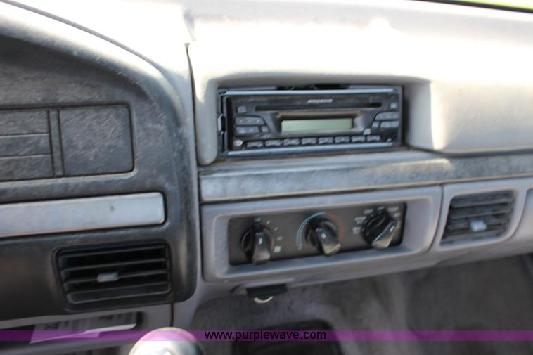 image for item K1149 1994 Ford F150 XLT pickup truck