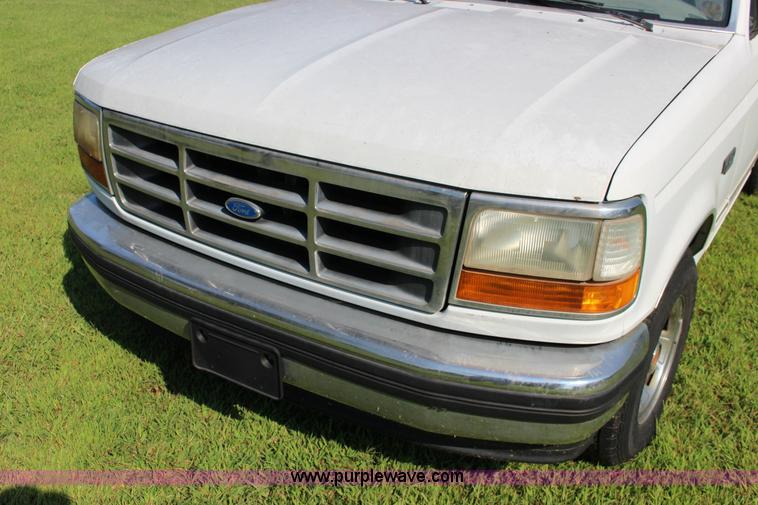 image for item K1149 1994 Ford F150 XLT pickup truck