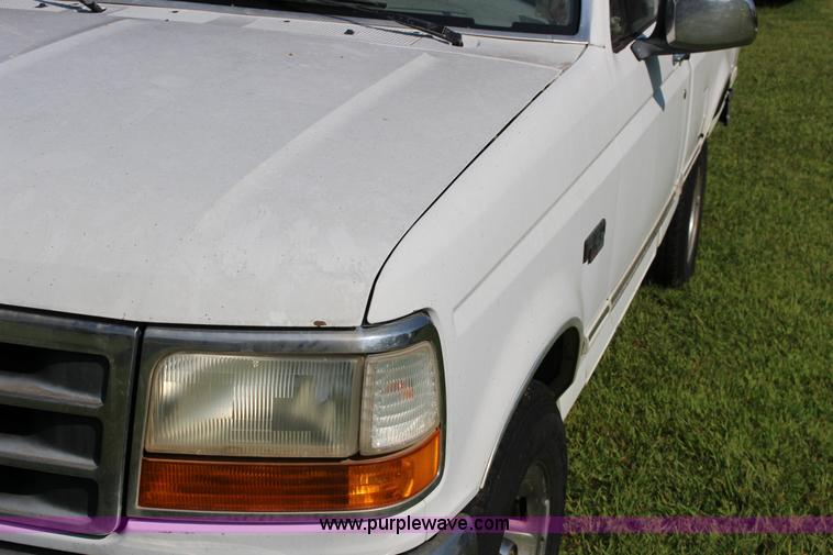 image for item K1149 1994 Ford F150 XLT pickup truck