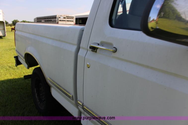 image for item K1149 1994 Ford F150 XLT pickup truck