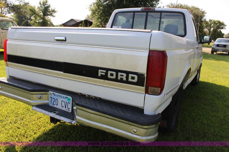 image for item K1149 1994 Ford F150 XLT pickup truck