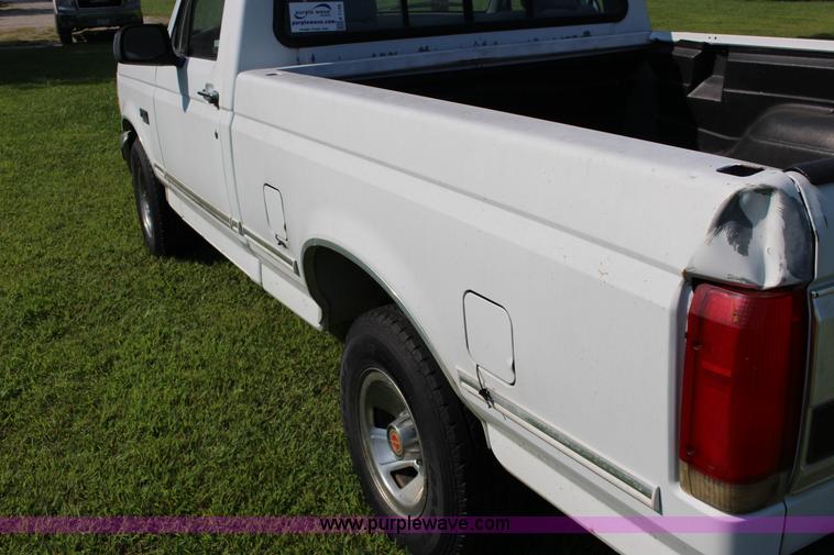 image for item K1149 1994 Ford F150 XLT pickup truck