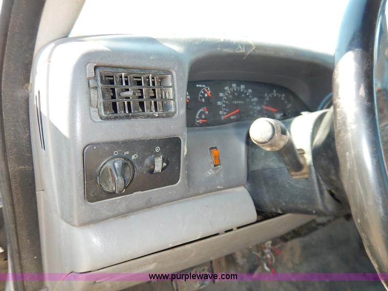 image for item K1585 2001 Ford F250 Super Duty pickup truck