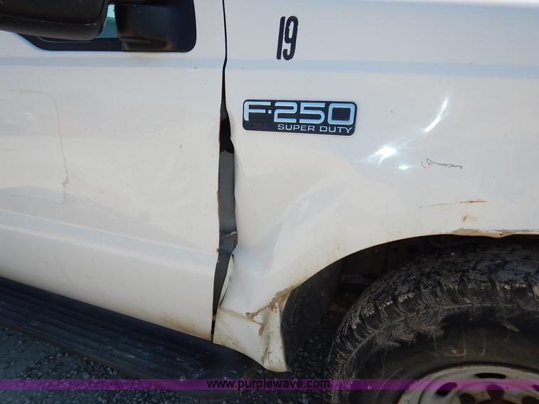 image for item K1585 2001 Ford F250 Super Duty pickup truck