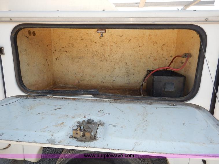 image for item K1586 1999 Ford F250 Super Duty utility truck