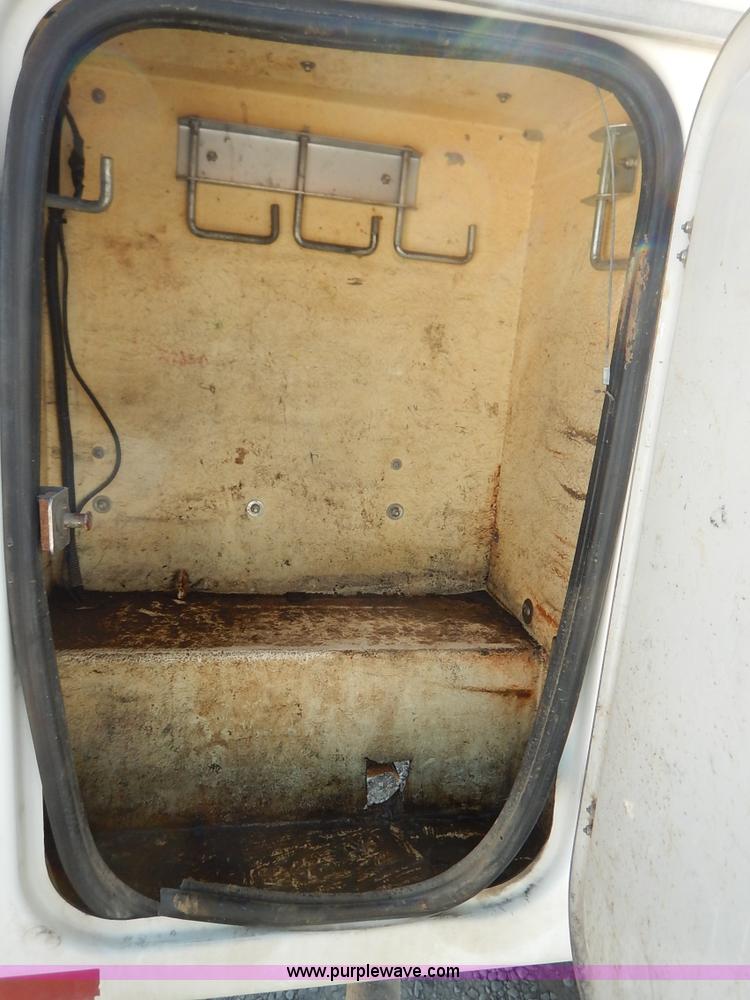 image for item K1586 1999 Ford F250 Super Duty utility truck