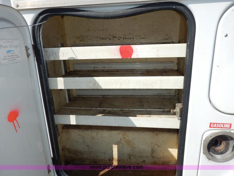 image for item K1586 1999 Ford F250 Super Duty utility truck