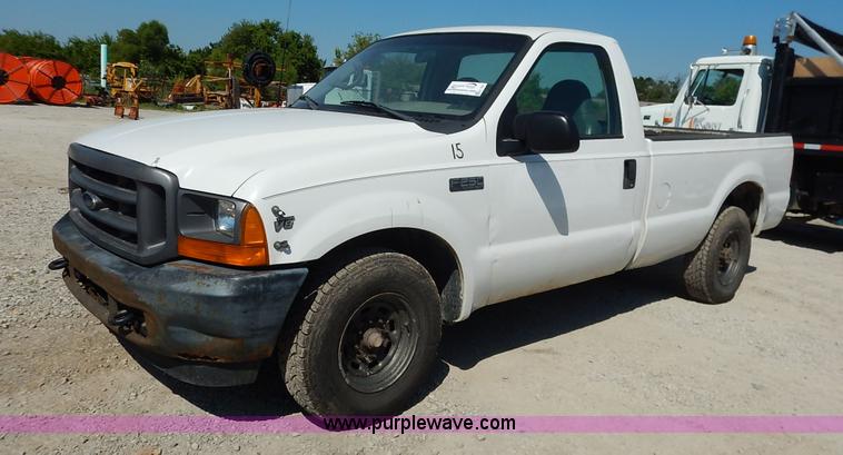 image for item K1587 2001 Ford F250 Super Duty XL pickup truck