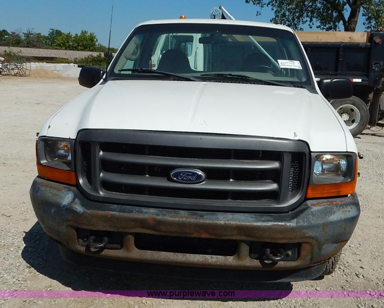 image for item K1587 2001 Ford F250 Super Duty XL pickup truck