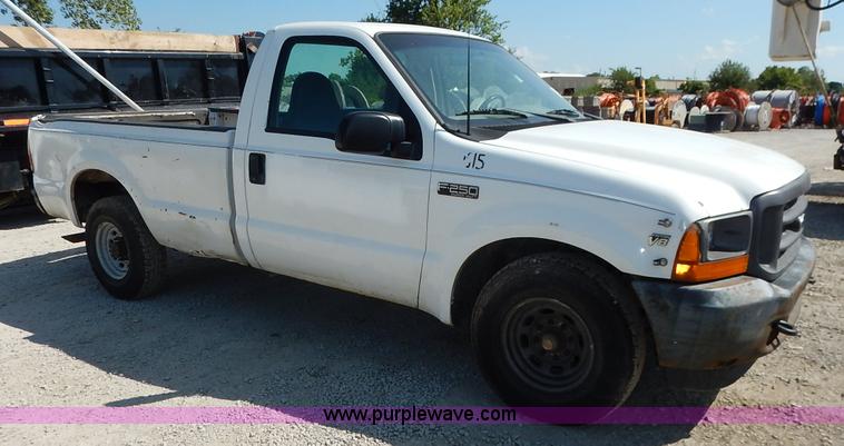 image for item K1587 2001 Ford F250 Super Duty XL pickup truck