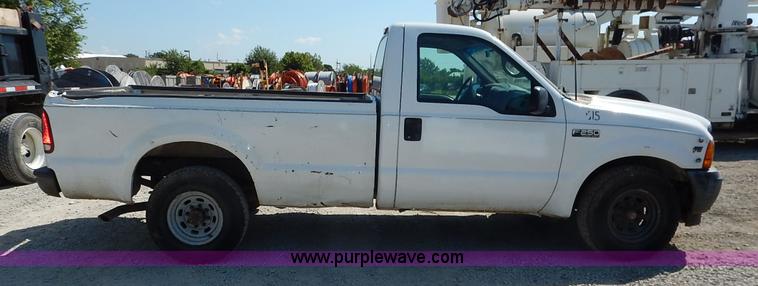 image for item K1587 2001 Ford F250 Super Duty XL pickup truck