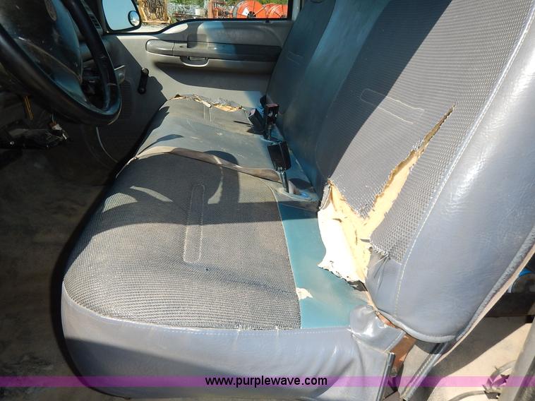 image for item K1587 2001 Ford F250 Super Duty XL pickup truck