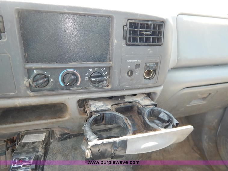 image for item K1587 2001 Ford F250 Super Duty XL pickup truck