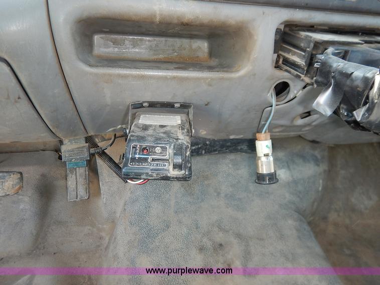 image for item K1587 2001 Ford F250 Super Duty XL pickup truck