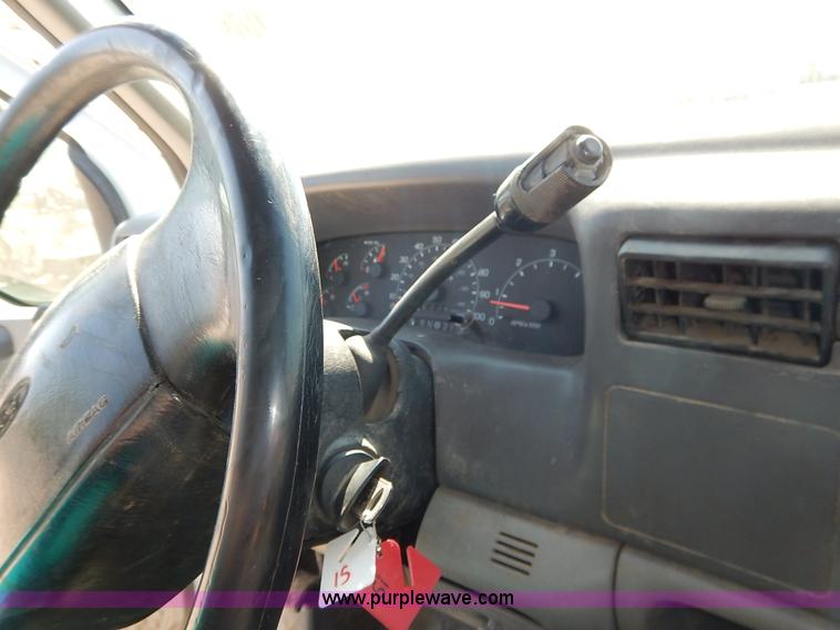 image for item K1587 2001 Ford F250 Super Duty XL pickup truck