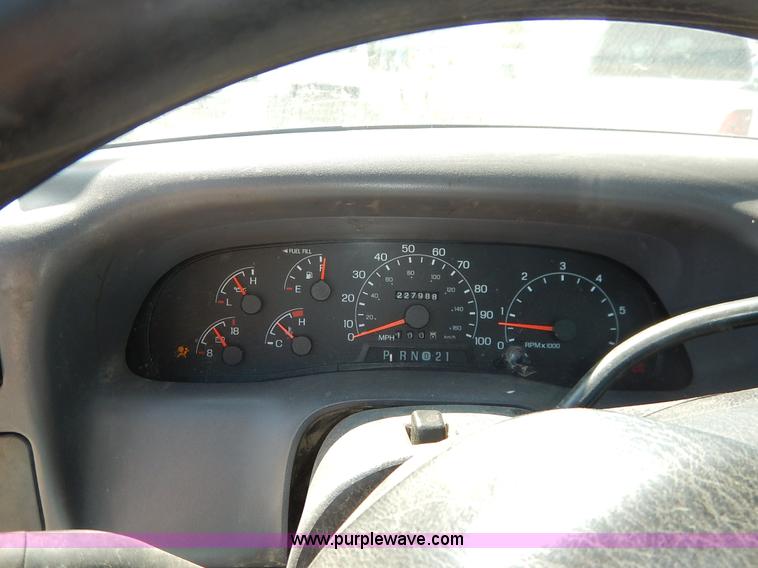 image for item K1587 2001 Ford F250 Super Duty XL pickup truck