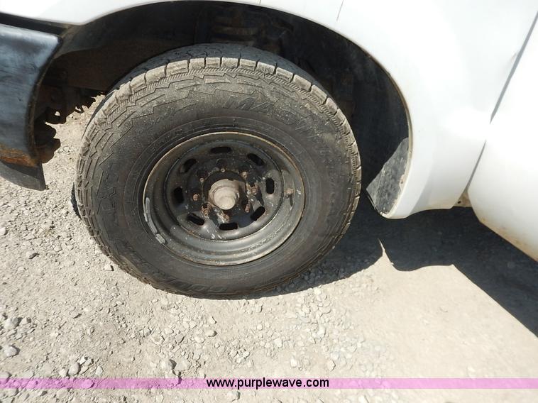 image for item K1587 2001 Ford F250 Super Duty XL pickup truck