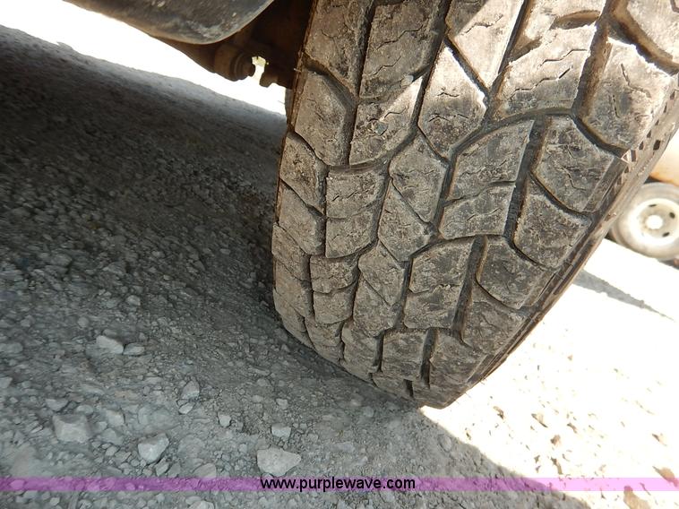 image for item K1587 2001 Ford F250 Super Duty XL pickup truck