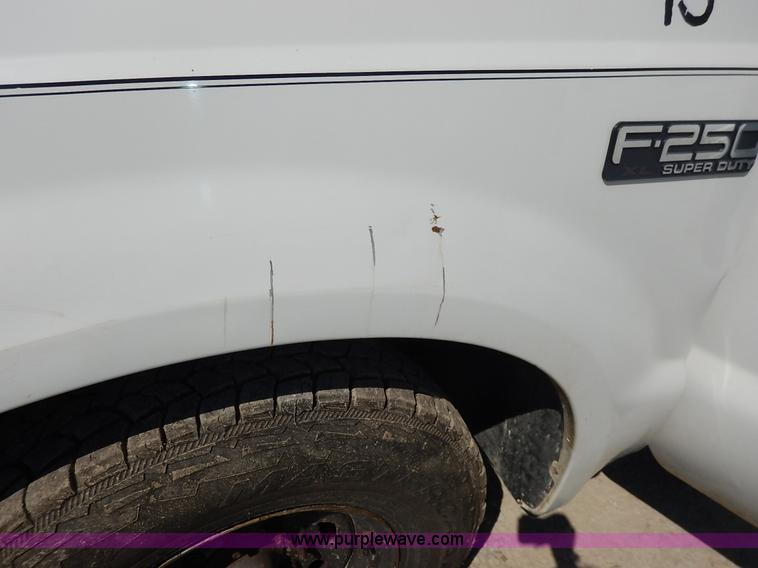 image for item K1587 2001 Ford F250 Super Duty XL pickup truck