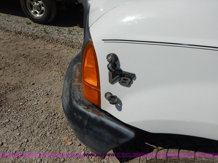 image for item K1587 2001 Ford F250 Super Duty XL pickup truck