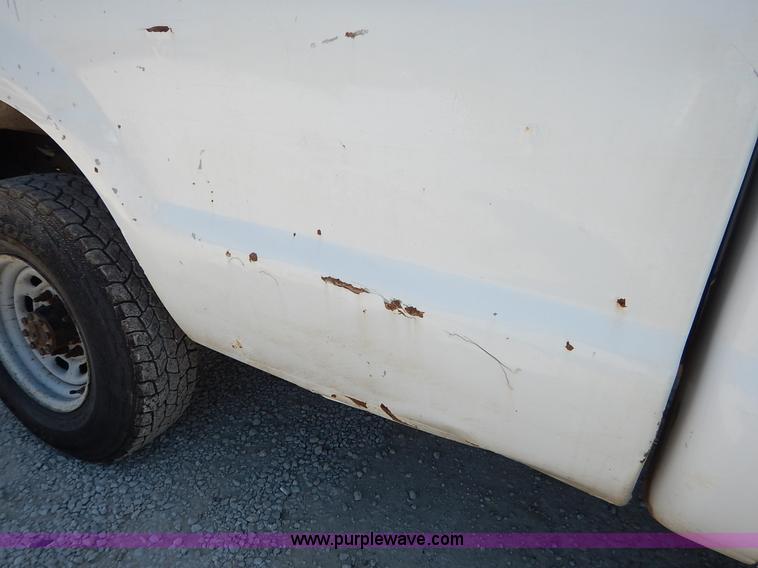 image for item K1587 2001 Ford F250 Super Duty XL pickup truck