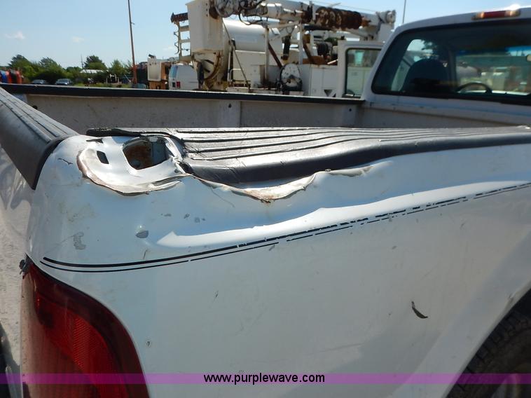 image for item K1587 2001 Ford F250 Super Duty XL pickup truck