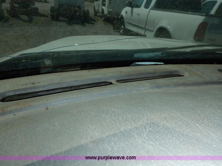 image for item K1587 2001 Ford F250 Super Duty XL pickup truck