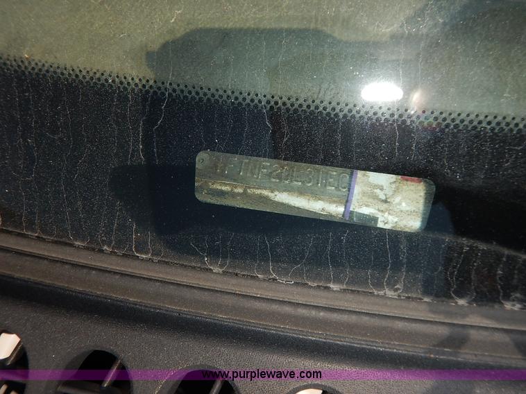 image for item K1587 2001 Ford F250 Super Duty XL pickup truck