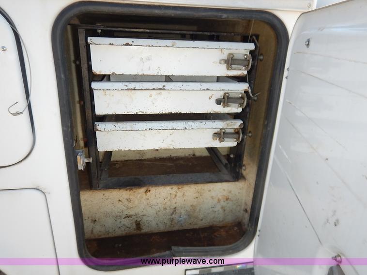 image for item K1588 2000 Ford F250 Super Duty XL utility truck