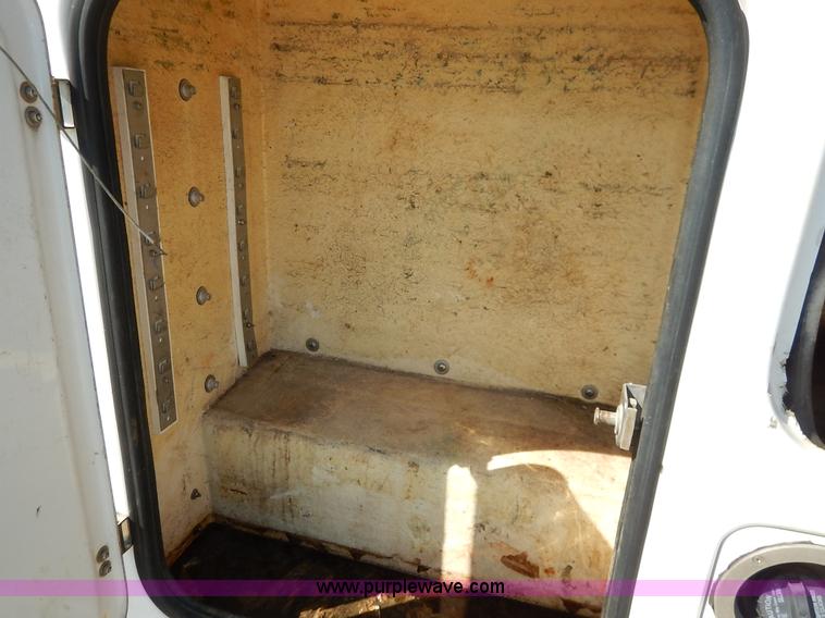 image for item K1588 2000 Ford F250 Super Duty XL utility truck