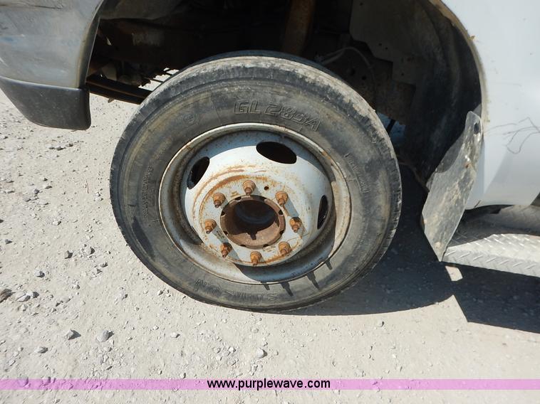 image for item K1589 2000 Ford F450 Super Duty XL flatbed truck