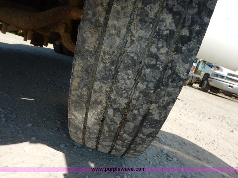 image for item K1589 2000 Ford F450 Super Duty XL flatbed truck