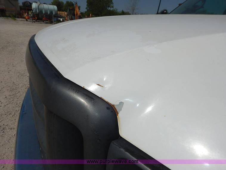 image for item K1589 2000 Ford F450 Super Duty XL flatbed truck