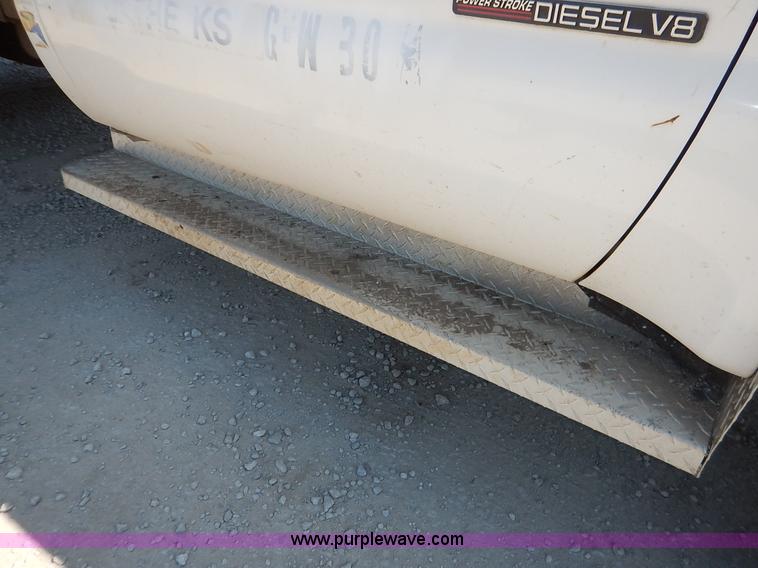 image for item K1589 2000 Ford F450 Super Duty XL flatbed truck