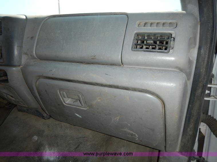 image for item K1589 2000 Ford F450 Super Duty XL flatbed truck