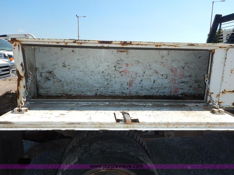 image for item K1589 2000 Ford F450 Super Duty XL flatbed truck