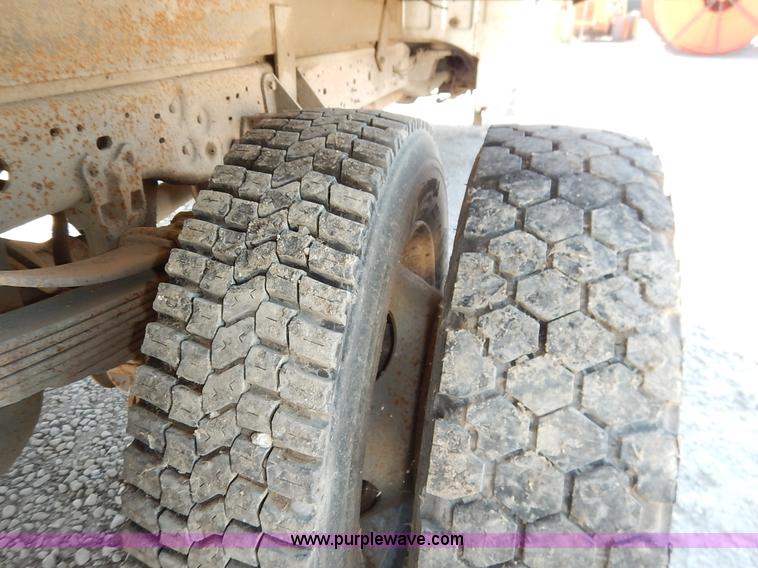 image for item K1589 2000 Ford F450 Super Duty XL flatbed truck