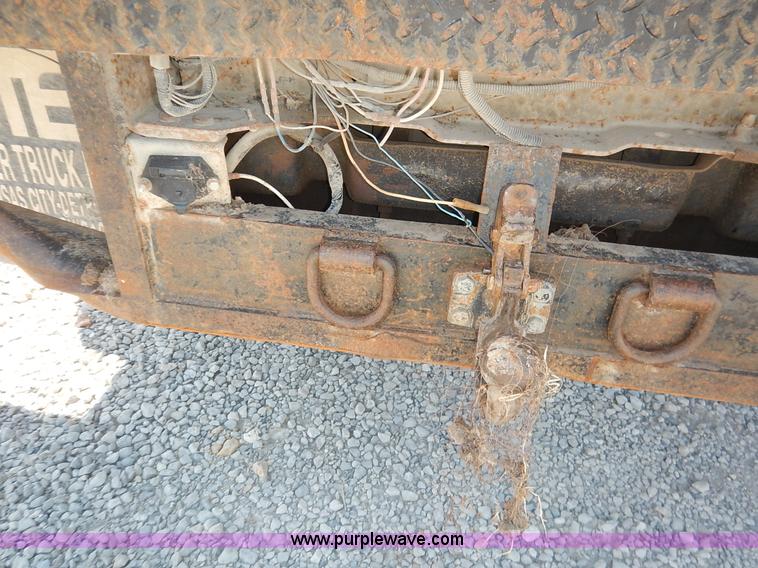 image for item K1589 2000 Ford F450 Super Duty XL flatbed truck