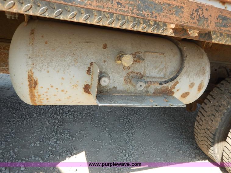 image for item K1589 2000 Ford F450 Super Duty XL flatbed truck